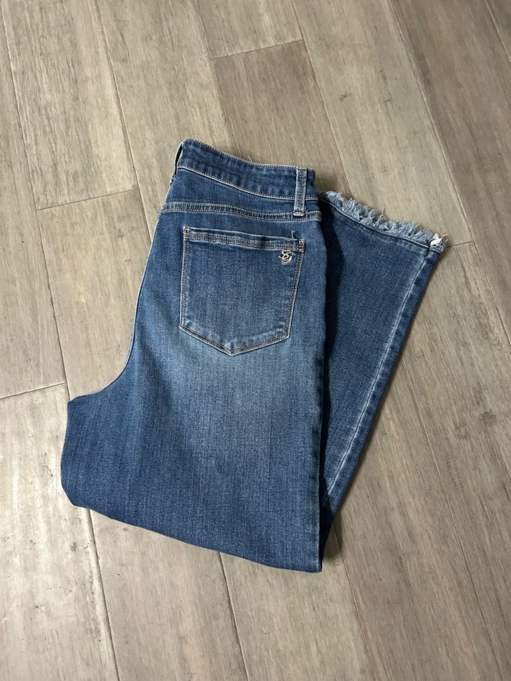 Susan Graver Medium Blue Cropped Jeans with Frayed Hem & pocket border
